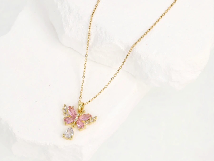 Naszyjnik różowy motyl