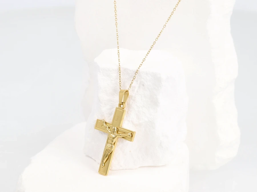 Naszyjnik z krzyżem ranty