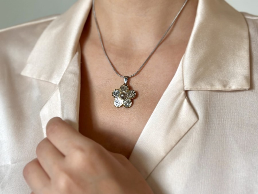 Naszyjnik srebrny kwiat