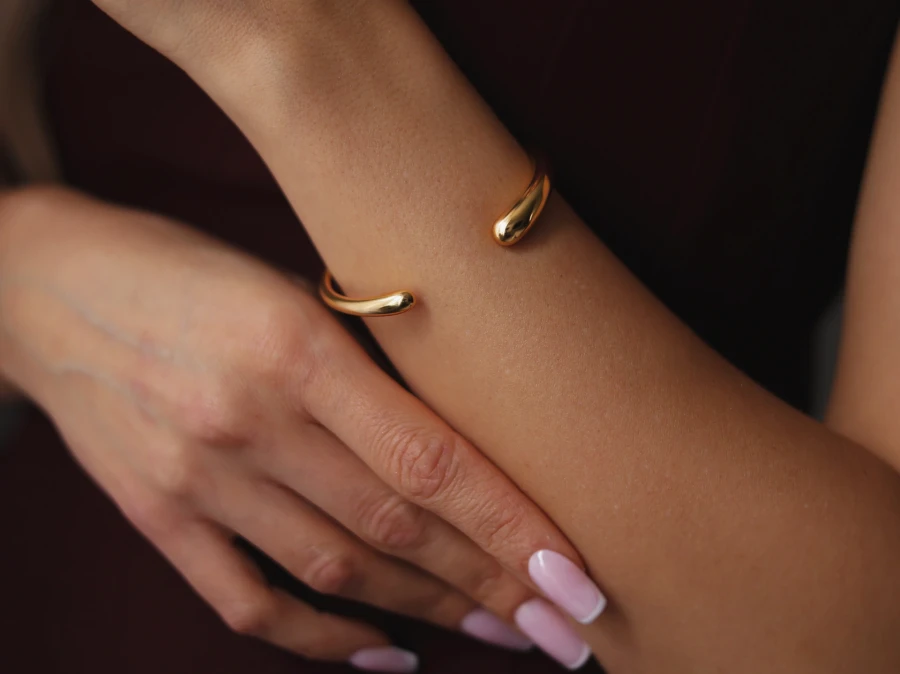 Bransoleta sztywna krople