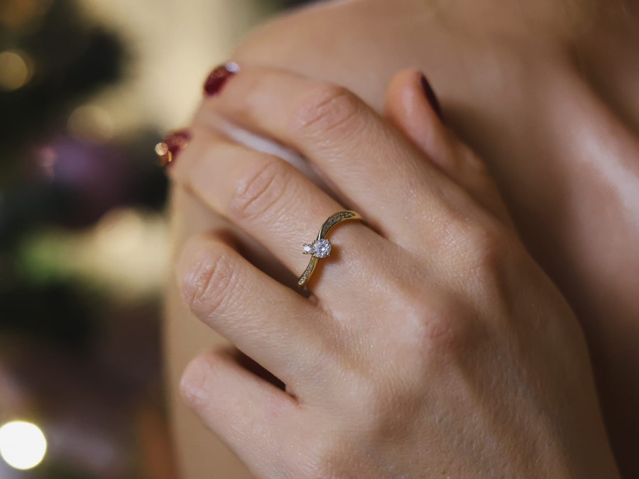 Pierścionek fala kryształki