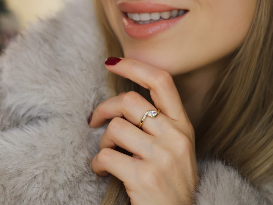 Pierścionek kryształki łezka