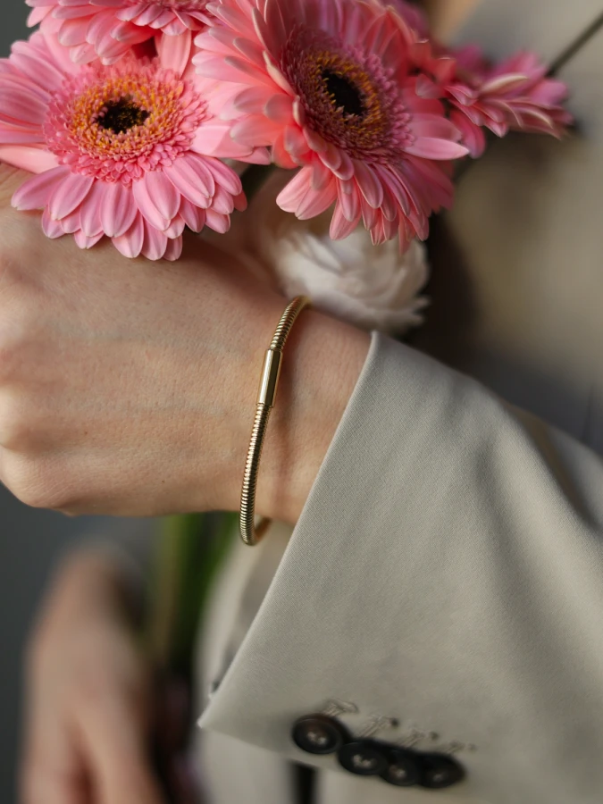 Bransoletka spiralna elegancja o minimalistycznej formie