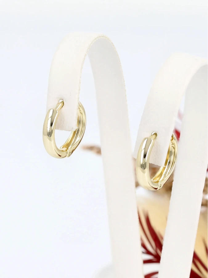 Kolczyki złota forma czystej elegancji